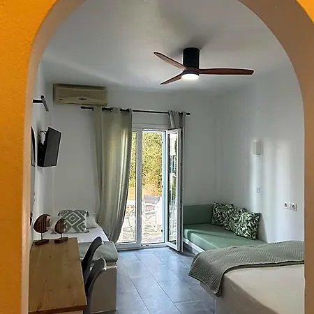 Marias Place Albergue *