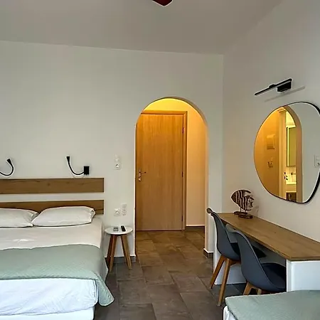 Marias Place Albergue *